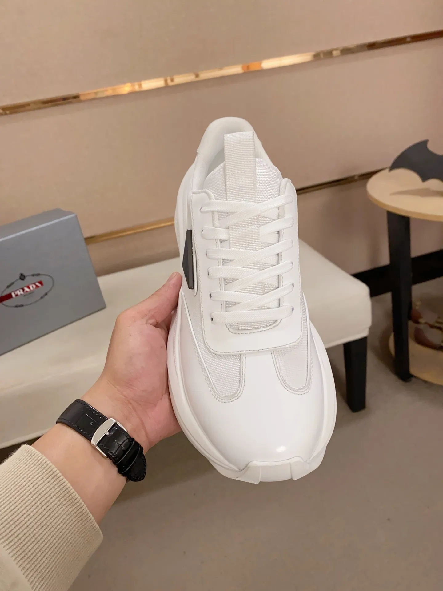 Men's shoes 💰 660💰 ✔️✔️✔️Higher version High-quality new PRADA (Prada) counters are launched simultaneously. The new men's shoes and 😘fabrics are made of high-tech glue-making technology. Lining: Full cowhide lining. 👍🏿 High-end ☄️ Air-cushion molded anti-slip foam outsole, exquisite lines, simple and elegant, comfortable and high-end for leisure travel. Code number: 38 to 44 (45 can be customized and cannot be returned or exchanged)